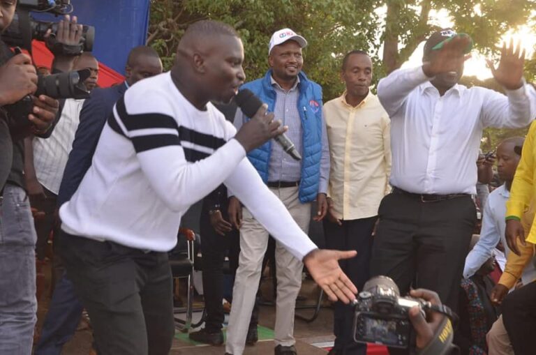 Controversial Kikuyu Musician in hot soup over Ruto affiliated Musicians pay and supremacy battles in Kenya Kwanza Campaigns.